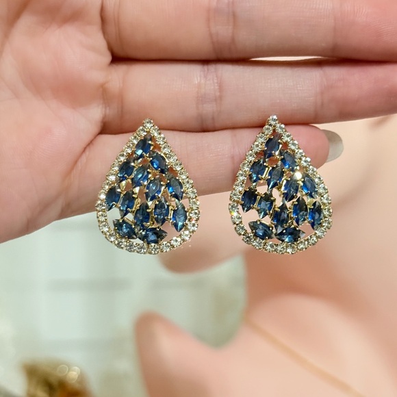 ⚜️ Elegant Teardrop Blue and Gold Earrings - Picture 7 of 9